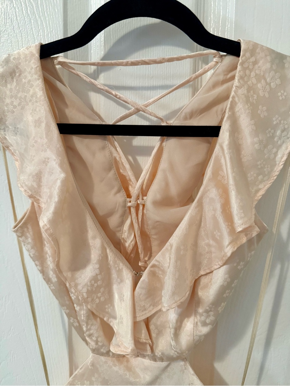 Astr Cream Lace-Up Backless Maxi Dress with Ruffle Shoulders Size XS - Picture 4 of 16